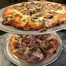 Dinnering At Round Table Pizza Rtpkailua Pizza Kailua Pizza Food Breakfast