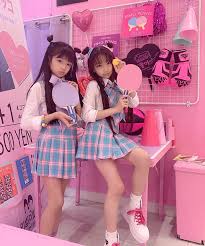 ボード ｊｓ モテ女子小学生ドレス のピン