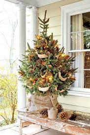60 Farmhouse Christmas Decor Ideas For Your Southern Home Elegant Christmas Trees Small Christmas Trees Christmas Tree Garland