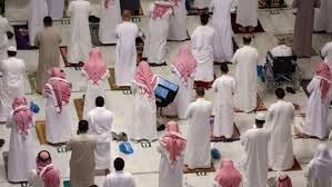 Melaksanakan shalat maghrib tiga rakaat terlebih dahulu dengan niat. Cara Menjamak Sholat Magrib Ke Isya Dan Bacaan Niatnya