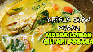 Tapi masak lemak pun sangat sedap sebab ikan siakap ni lembut je. Kepala Ikan Merah Masak Lemak Cili Api Dengan Pegaga Youtube