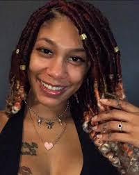 Lea Hunter's Instagram, Twitter & Facebook