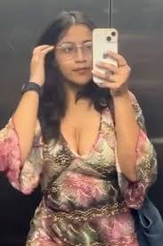 Most beautiful instagram model Latest exclusive viral video showing her boob  snapchat viral clips !! - Desijugar.in
