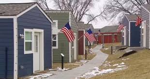 Nonprofit Builds Tiny Homes For Veterans Who Don T Have One Homes For Veterans Tiny House Tiny House Design
