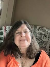 2018: J. Smith Cameron and Johanna Day are in orange for gun safety and  wearing their Handmaid's PRAISE BE buttons. Glorious actresses. @dayglowjo  @jsmithcameron