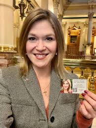 Ashley Troxell :: Grabien