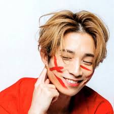 每次有人問我星期六日有咩做，我答「返工」而對方嘅反應係「咁勤力啊」「假期都要返工咁慘？」「咁咪冇得休息囉？」  或者你哋試吓星期六日出街睇吓有幾多人返緊工？星期六日放晒假，機場邊L個幫你哋check  in搬行李？巴士地鐵全部無人駕駛？餐廳冇人煮嘢你食？你去商場追星 ...