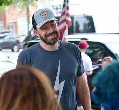 Affleck pointed to the first lady's work with children, women and working families. Ben Affleck And Jennifer Lopez Take Jlo S Daughter Emme To The Bookstore After Release Of New Song Cambia El Paso