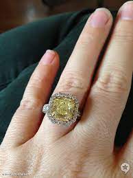 Kelly Clarkson Engagement Ring Photo Revealed Yellow Diamond Engagement Ring Yellow Engagement Rings Celebrity Engagement Rings