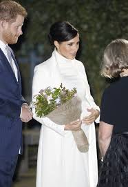 Meghan Markle S Latest Look Brings A Whole New Meaning To The Phrase Maternity Chic Prince Harry And Meghan Prince Harry And Megan Prince Harry Photos