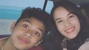 Bantah Pacaran, Chelsea Islan dan Bastian Pakai Barang Kembar