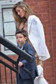 They also have two children, benjamin and vivian, together. 180 Family Gisele Bundchen Tom Brady Ideen Gisele Bundchen Tom Brady Giselle Bundchen