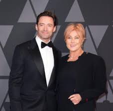 Hugh jackman web is a unofficial fansite made by fans for share the latest images, videos and news of hugh jackman , so we have no contact with hugh or someone in his environment. Film Hollywoodstar Hugh Jackman Lernte Ehefrau Beim Tanzen Kennen Welt