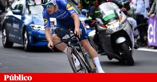 He's only aged 22, so could be a future top contender in the gc. Joao Almeida Fica A Pe No Giro Acabou O Sonho Rosa Do Portugues Ciclismo Publico