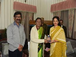 Jharkhand mukti morcha leader hemant soren was sworn in as the 11th chief minister of jharkhand. Jharkhand Cm Hemant Soren Meets Governor At Raj Bhavan In Ranchi
