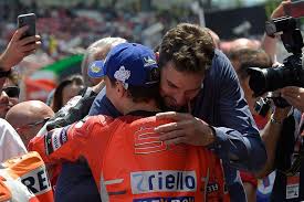 Já o piloto de motovelocidade dani pedrosa tem 1,58m, pesa 51kgs e corre pela equipe honda no mundial de motogp. Ducati Team S Spanish Rider Jorge Lorenzo L Is Marca Com
