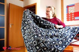 Mit mehr als 100 granny squares ist es ein wahrhaftig großartiges projekt. Anleitung Grannysquare Decke Hakeln Lisibloggt