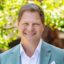 Bethany Longfellow's Instagram, Twitter & Facebook