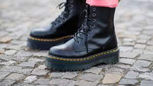 Beim schuhkauf im internet haben sie die qual der wahl zwischen verschiedenen kategorien, arten und typen von schuhen. Der Fuck You Schuh Warum Dr Martens Jetzt Wieder Trend Sind