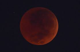 Fenomena astronomi ini juga bertepatan dengan gerhana matahari cincin yang hanya dapat disaksikan di pulau ellesmere dan baffin (kanada) serta kawasan siberia (rusia. Gerhana Bulan Total 26 Mei Bisa Dilihat Di Seluruh Indonesia