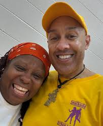 New York Hustle w/ Billy Marti @ Central Park Basic social patterns  instructions and Demo I do not own rights for entertainment purposes only  Hesitation Wheel/Whip She goes /He goes Roll into