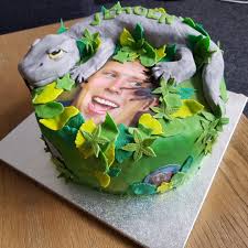 Freek jacobus vonk (born 24 february 1983) is a dutch in august 2011, the dutch television programme uitgesproken broadcast an entire episode about vonk and his pet goanna johan. Birthday Cake Freek Vonk En Johan De Varaan Taart Cake Hapjes