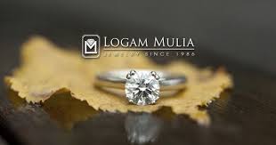 Memiliki hubungan yang serius dan akan berlangsung ke jenjang pernikahan tentu. Tips Memilih Cincin Tunangan Yang Sesuai Dengan Bentuk Jari Tangan