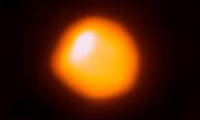 Ngôi sao lớn hơn Mặt Trời 1.400 lần nóng lên cục bộ - Báo VnExpress