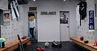 The story follows henry the hedgehog as he starts a new. Jung Von Matt Sports