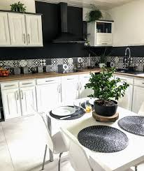Cuisine Blanche Noire Et Boid Kitchen Cabinets House Styles Kitchen