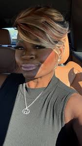 Dr. Shawanda S. Moore, known as The Tax Doctor, turned personal loss into  success by growing her tax business and helping others do the same. She  coaches entrepreneurs, gives back to her