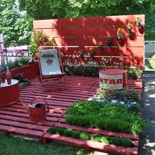 Jardin Recup Ou Jardin De Luxe 15 Facons De L Amenager Jardin Recup Palette Jardin Salon De Jardin Palettes