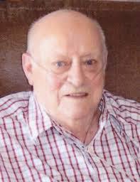 Dee Burr's Instagram, Twitter & Facebook