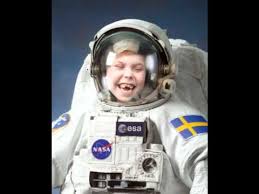 På mars er det mye rart, det skjønner jeg ganske snart. I Am A Astronaut Orginal Song Youtube