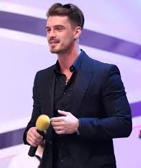Poţi promova cultura română în lume: Bogdan Vladau Despre Femeia Pe Care O Va Lua De Sotie Trebuie Sa Fie Copilaroasa Ziarul National