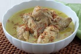 Ciri khas utamanya adalah warna merah yang diperoleh dari cabe merah. Cara Membuat Opor Ayam Tidak Cepat Basi Sampai Lebaran Tiba Ternyata Kuncinya Ada Pada Santan Semua Halaman Sajian Sedap