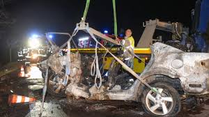 Tournament organisers uefa said the match had been suspended because of a medical emergency. Schwerer Unfall Bei Kothen Sachsen Anhalt Baby Aus Autowrack Gerettet 3 Menschen Bei Feuer Unfall Verbrannt News De