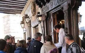 Nuestro cochinillo viajero con d. Coronavirus En Segovia Las Medidas De Contencion Obligan A Cerrar A Casa Duque El Meson De Candido Y Jose Maria El Norte De Castilla