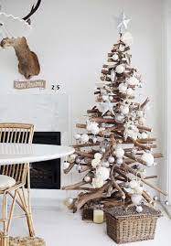 Facile et rapide, c'est une idée de déco originale qui mérite d'être réalisée ! Sapin En Bois Flotte A Faire Soi Meme 50 Sapins De Noel En Bois Flotte Diy Deco Noel Decoration Noel Sapin De Noel Original