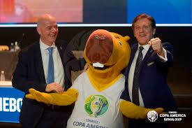 El exfutbolista brasileño falleció este jueves a los 59 años de edad. Fanaticos Bautizan A Mascota De La Copa America