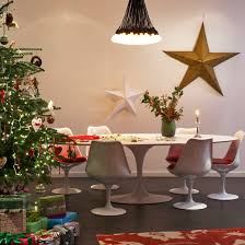 Give your home decor a modern twist with one of these festive contemporary christmas table settings ideas. Kitchen Diner Modern Christmas Decorations Christmas Decorating Ideas Photo Gallery Housetohome Co Uk Ideal Home