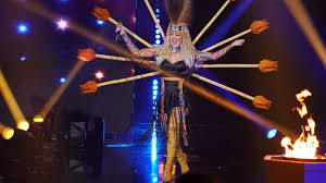 Lydia kelovitz sorgte schon im vorfeld der dschungelshow 2021 für viel aufregung. Wie Entstehen Die Extravaganten Outfits Von Dsds Lydia Promiflash De