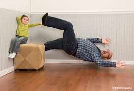 Il se compose de 3 membres, théophile moussouni, shayma aribi et paul balourdet. Building A Diy Sideways Room For Anti Gravity Family Portraits