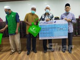 Bagaimana menghitung gaji karyawan perbulan 3.200.000 dan 4 hari kerja/minggu dengan jam kerja. Kementerian Sumber Manusia Terima Laporan Pekerja Dikuarantin Tidak Dibayar Gaji