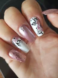 You might be surprised at how quickly you can paint your nails with flowers. Pin On Nail Art