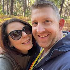 HELP! Facepainter for tomorrow has just declared isn't coming although I'd  paid and she'd confirmed receipt! Needed tomorrow aftwrnoon 1-3 in upwell  anyone available? Please let me know if free 😪