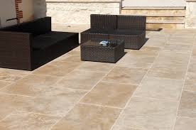 Le carrelage en travertin est un revêtement en pierre naturelle qui trouve son origine en italie principalement. Carrelage En Travertin 60 X 90 Cm 1er Choix Light Clair Espace Travertin