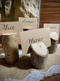 Portachiavi bomboniere matrimonio, ideali per segnaposto matrimonio e/o anniversario, confettate e per realizzare simpatici gadget da offrire agli invitati. Segnaposto Matrimonio Tronchetti Legno Porta Cartoncino Nomi