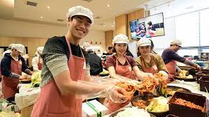 Learning how to make korean food. Kimchi Tteokbokki Cooking Class