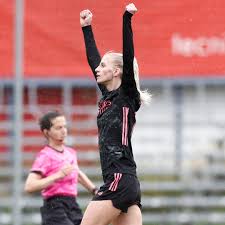 Observera att postfixet (yh) och (högre yh) i examenstiteln hör till och uttrycker att det är fråga om en högskoleexamen (f352/2003). Luis Hemerato Twitter